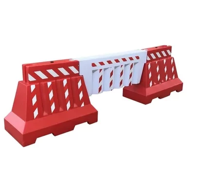 1 MTR PYRAMID BARRIER WITH WHITE BOARD